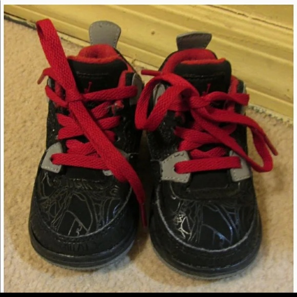 Air Jordan kids size 4c - Picture 2 of 3